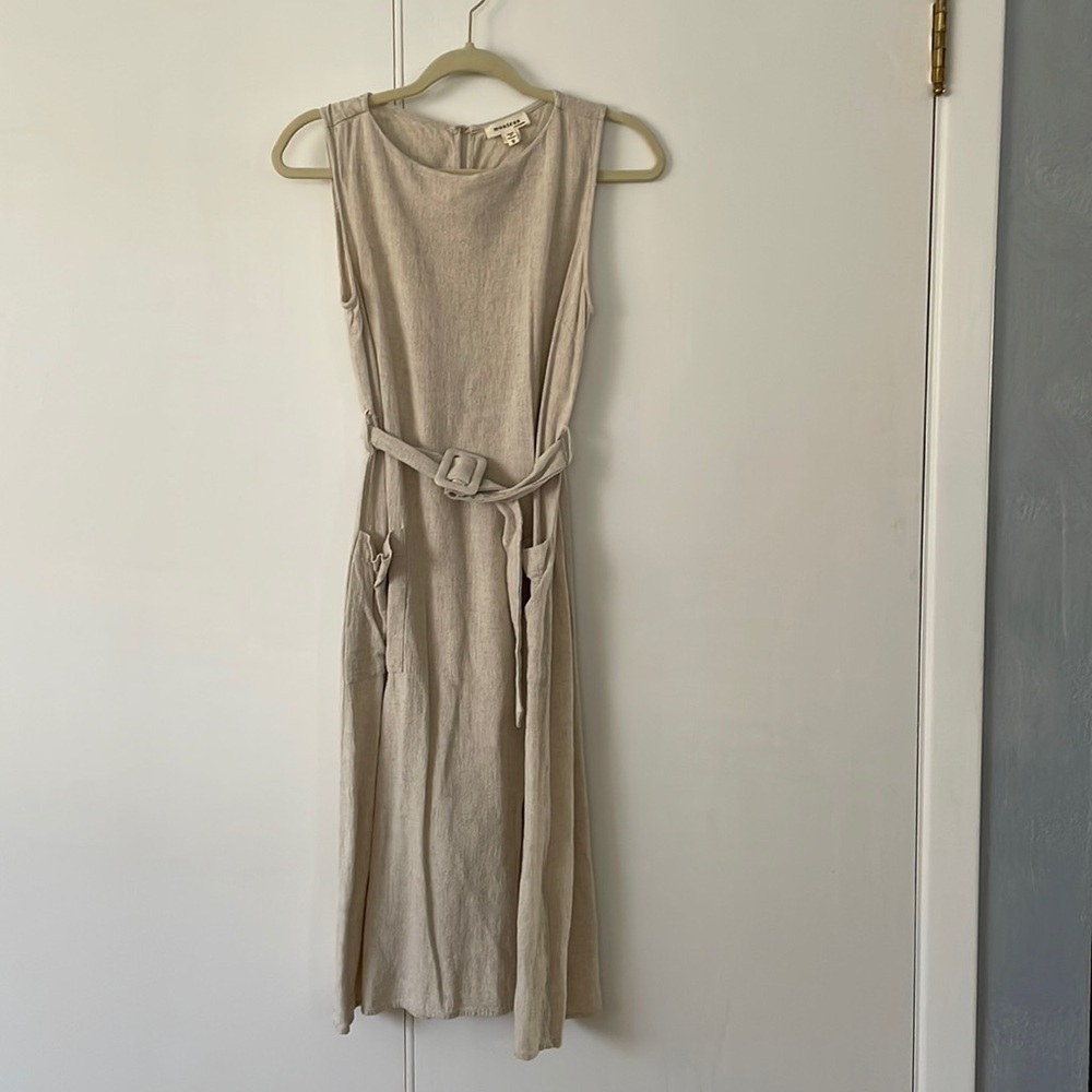 Linen blend midi dress with belt and slit